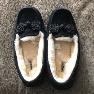 Never worn Ugg Slippers size 5